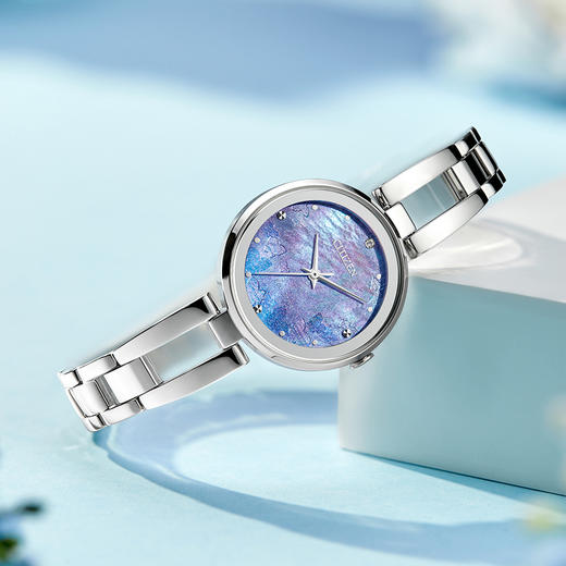 西铁城/CITIZEN不锈钢简约时尚光动能女表EM0801-85N 商品图4