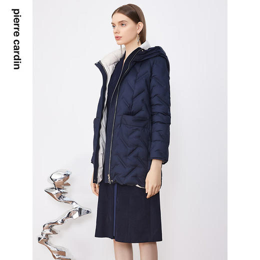 皮尔卡丹女装羽绒服冬季蓝色肌理鸭绒时尚保暖外套P3493Y2421N0
 商品图1