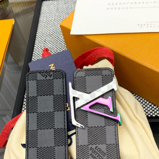 秋冬特惠💰330【LV 路易威登】男士腰带 Check 双面腰带以 Damier Infini 压纹皮革和深邃 Damier 帆布演绎两式风尚 商品图5