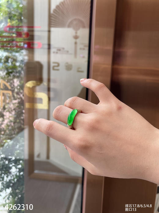 玻璃种阳艳绿马鞍戒指【4262310】具体价格微信咨询 商品图3