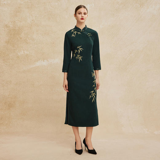 PH804斯尔丽24新款新国风改良版针织弹力罗马布金丝盘扣绣花长袖连衣裙 商品图3