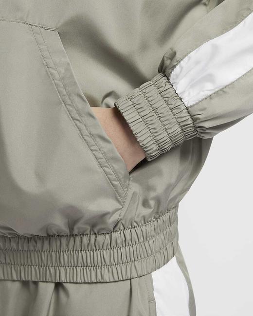 Nike 耐克Sportswear Classic Wovens 女子宽松连帽夹克防晒衣FV6299-320 商品图4