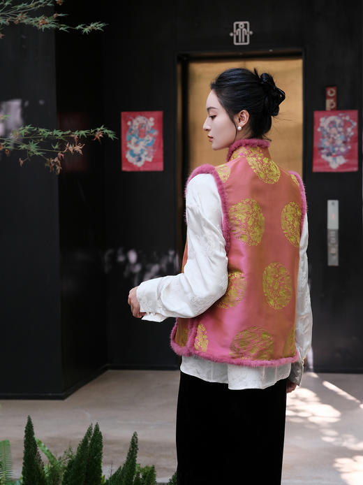 盛唐牡丹 |双龙团纹真丝花蕾缎水貂马甲 商品图5