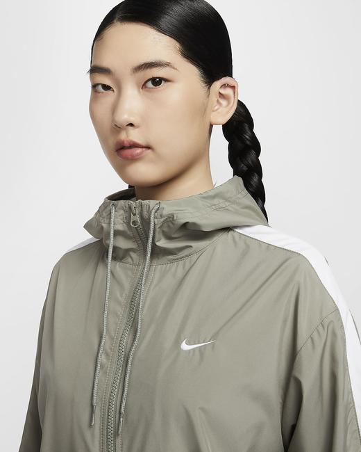 Nike 耐克Sportswear Classic Wovens 女子宽松连帽夹克防晒衣FV6299-320 商品图3