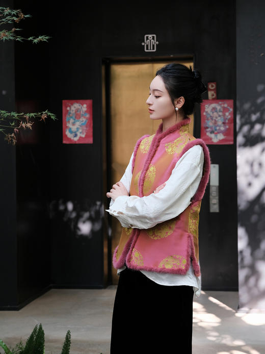 盛唐牡丹 |双龙团纹真丝花蕾缎水貂马甲 商品图4