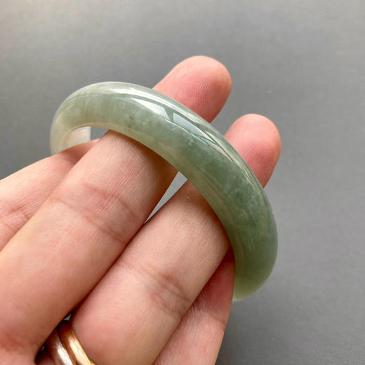 糯冰种淡晴水翡翠手镯52 商品图6