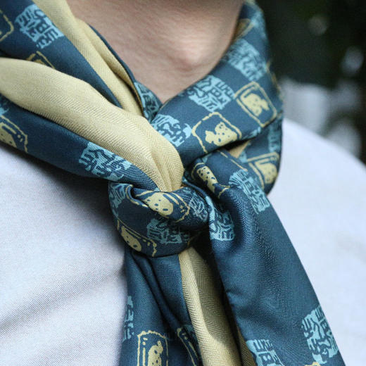 羽诗制造出品 蔡超衍生真丝桑蚕丝橄榄绿印章男士长巾礼盒套装 商品图0