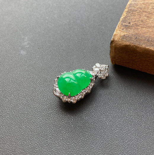 请输入冰种阳绿翡翠葫芦18k白金钻石镶嵌 商品图1