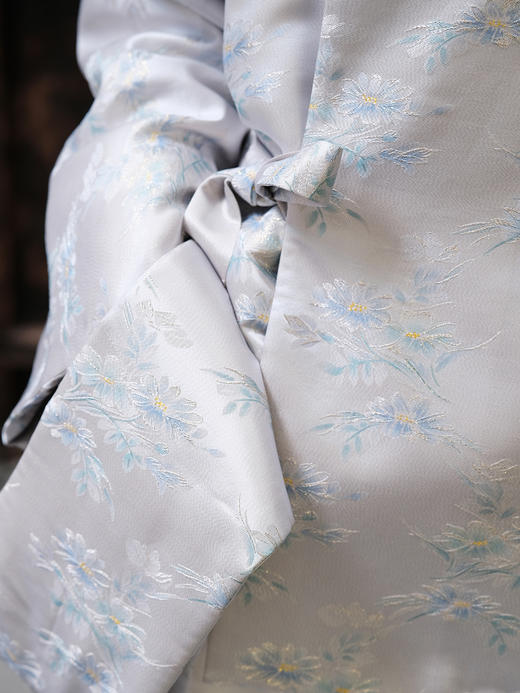 盛唐牡丹| 景天蓝色桑蚕丝配围巾外套 商品图3