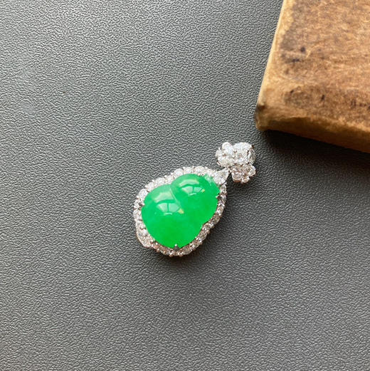 请输入冰种阳绿翡翠葫芦18k白金钻石镶嵌 商品图0