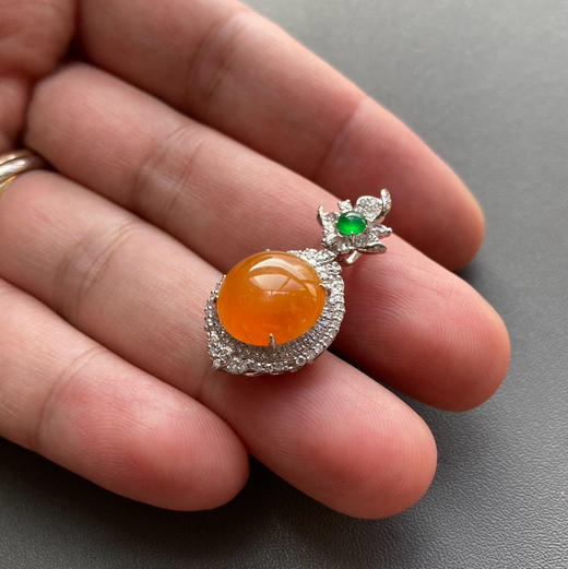 高冰种黄翡大蛋面吊坠18k白金钻石镶嵌 商品图7