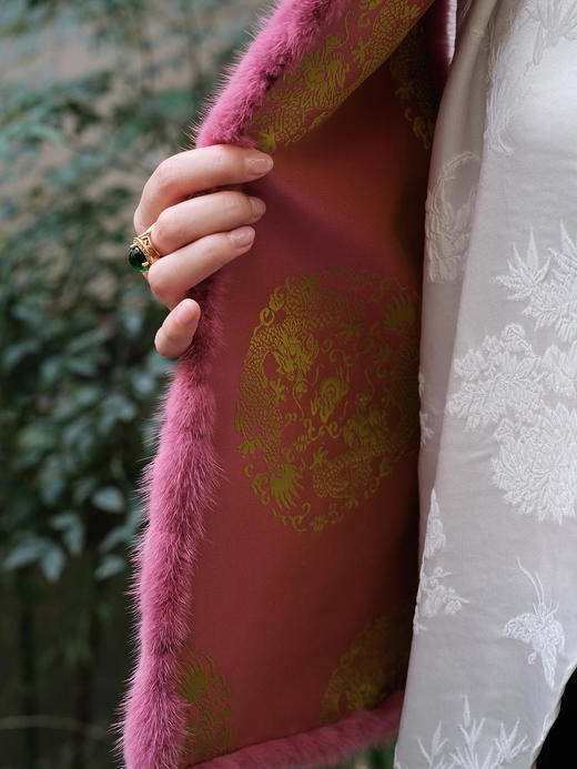 盛唐牡丹 |双龙团纹真丝花蕾缎水貂马甲 商品图1