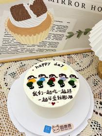 朋友搞怪庆祝生日蛋糕 