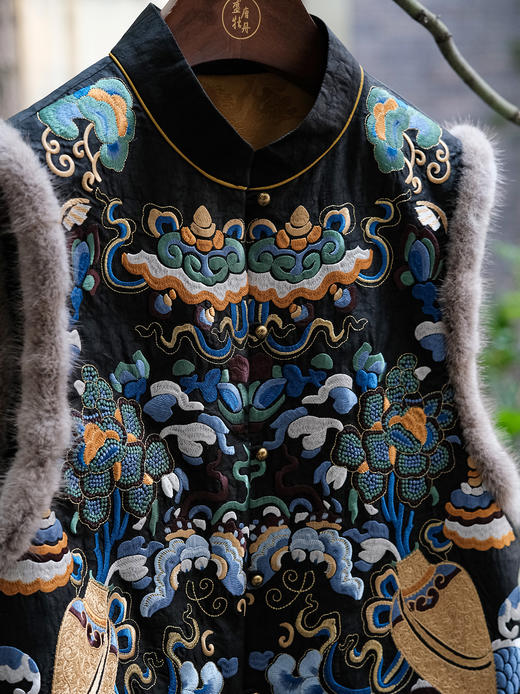 盛唐牡丹|手推苗绣水貂夹棉马甲 商品图10