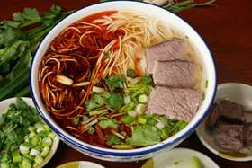 尕兰郎牛肉面礼盒【宽面205g*4袋+细面249g*4袋+酱牛肉250g*1袋+辣椒油250g*1瓶】