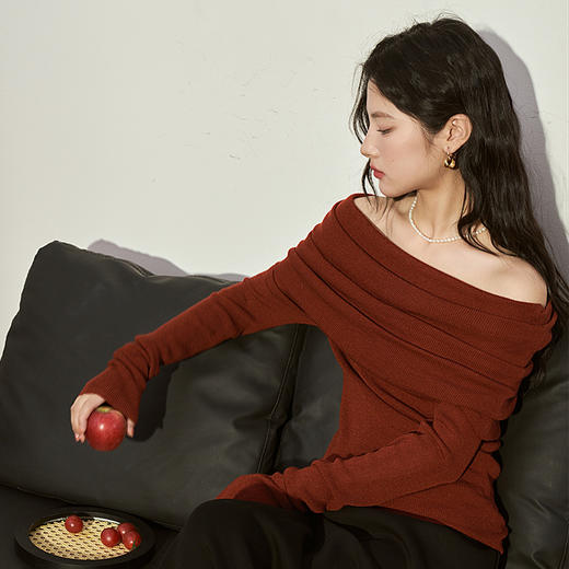 高级感一字领纯色T恤女新款收腰修身长袖针织衫V1831983 商品图1