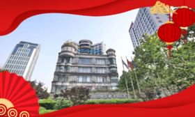 ★沪上年夜饭★￥3688起/套 入住【上海五角场柏阳君亭酒店】3间豪华房+自助早餐+10人年夜饭桌餐，上海老牌酒店，高性价比，近地铁商圈，全家欢度团聚时光！有效期2026年2月16日-2月17日