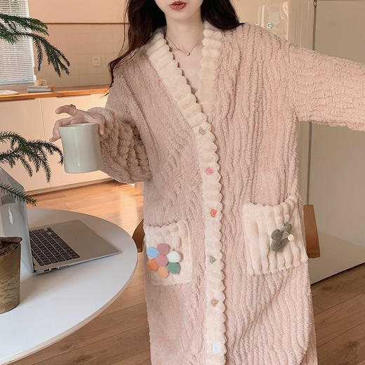 严选彩虹睡袍女秋冬款珊瑚绒宽松保暖加厚长款睡衣甜美开衫家居服 商品图0