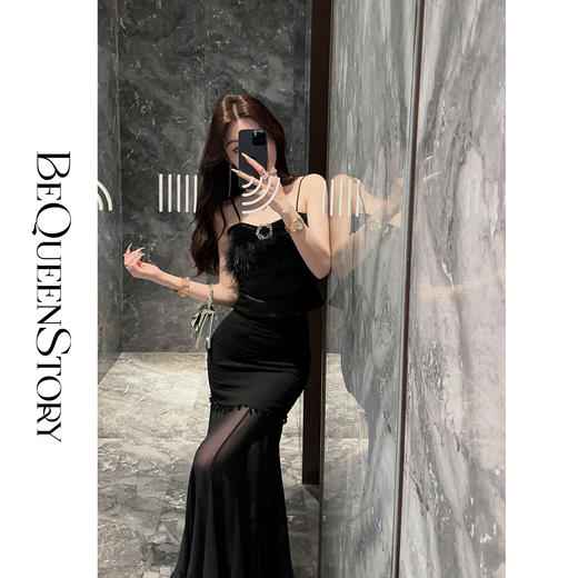 余潇潇【月神晚宴】设计感日字扣收褶纯欲性感黑色收腰吊带背心内搭 商品图2