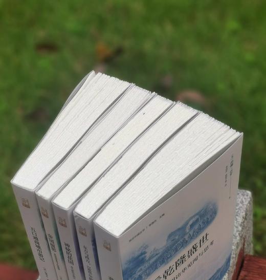 毛边版！！游历中国丛书五种：《我看乾隆盛世：马戛尔尼使团访华见闻与思考》《五口通商城市游记》《神秘的花园：英人游历中国记》《东方与西方：1900年的交锋》《帝国丽影》，32开，平装 商品图3