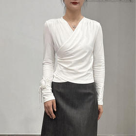 全新升级【铂金会员100/天猫129/差价29】(12951) 洛诗琳秋冬洋气减龄高级感V领修身显瘦褶皱设计感打底上衣女