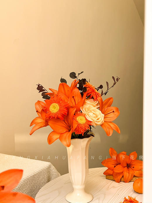 【橙汁汽水】橙色梦想亚百合5朵+香槟玫瑰2朵+橙色非洲菊3朵+红继木3小支 商品图7