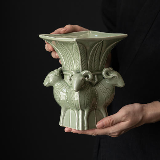 汝山明汝瓷摆件花瓶四羊方尊 大师手作创意客厅仿古摆件汝窑开片可插花 商品图4