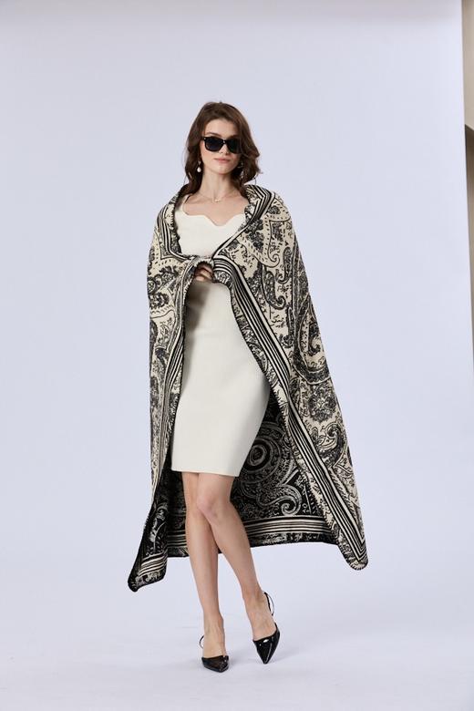 优品堂【墨玉青花】140×140方巾羊毛+拉绒双面围巾披肩两用 商品图4