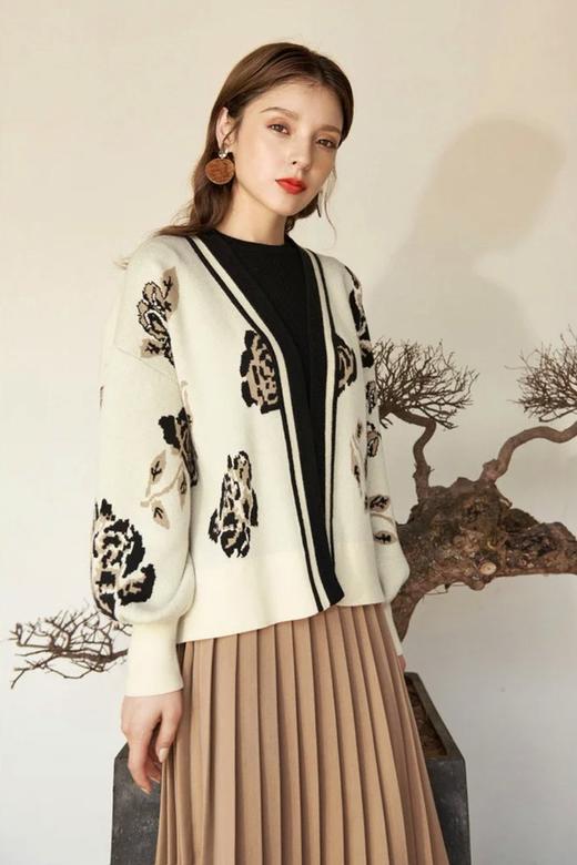 MEETLADY/米莱达 黑色提花开衫外套 11083 商品图3