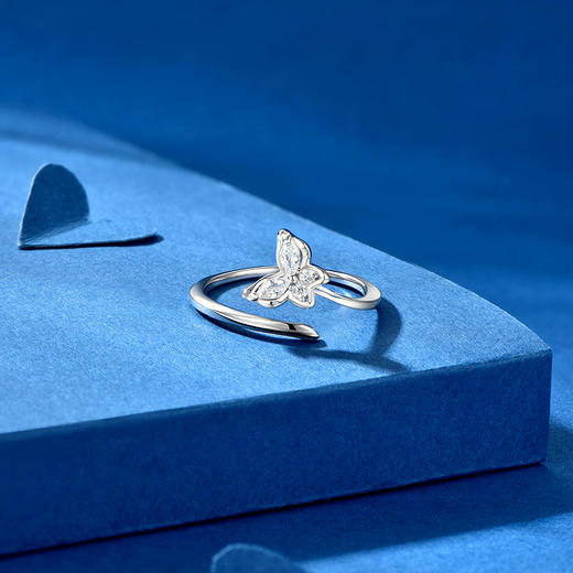 卡蒂罗/KADER 蝶语戒指 优雅蝴蝶造型大颗宝石闪钻吸睛可调节单戒一只 闪闪蝶舞温柔百搭女戒 925银 商品图1
