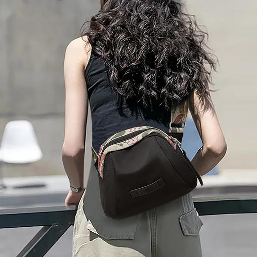 Safiya/索菲娅2024 时尚手机包胸包小圆包女士单肩包斜挎包 SF43215274 商品图1