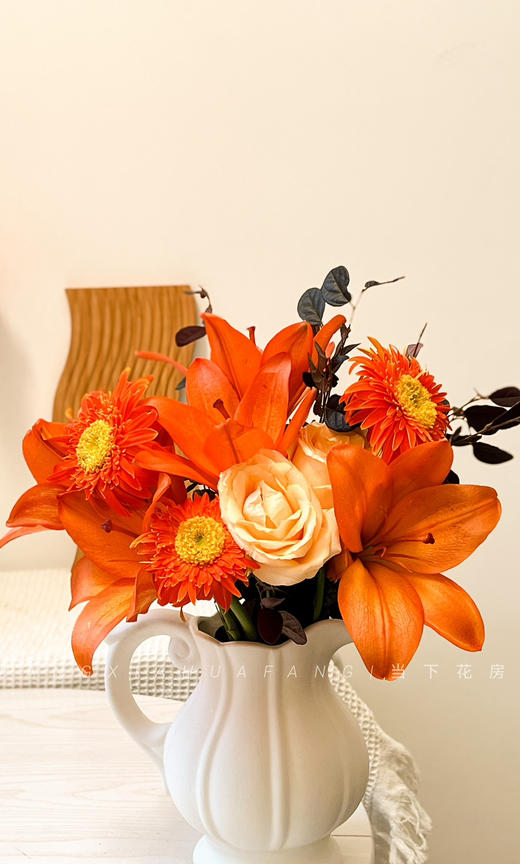 【橙汁汽水】橙色梦想亚百合5朵+香槟玫瑰2朵+橙色非洲菊3朵+红继木3小支 商品图1