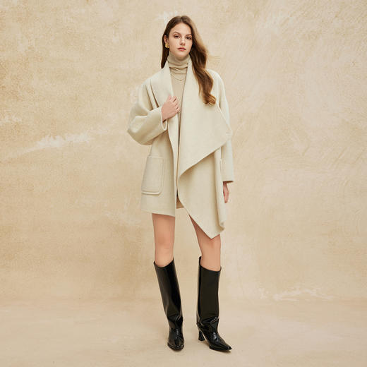 PH954斯尔丽24新款高支羊毛双面呢不对称翻领设计感松弛廓形大衣 商品图3