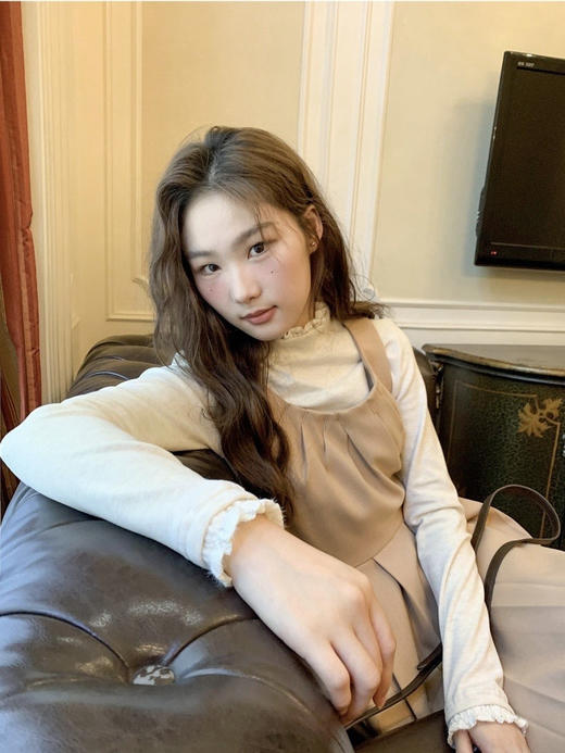 🌈【全国包邮】 牛奶绒蕾丝半高领打底衫 👻推荐自留！保暖届的刘亦菲！😍大网店客订单 ☺️仙气爆表的蕾丝半高领加绒打底衫💦 不仅要贴身、😍保暖，不臃肿， 商品图1