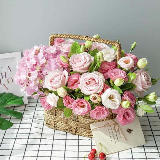 【好时光】6枝粉色玫瑰➕1枝粉色绣球➕5枝粉色洋桔梗➕新鲜配花配叶，高端大气时尚花篮 商品图0