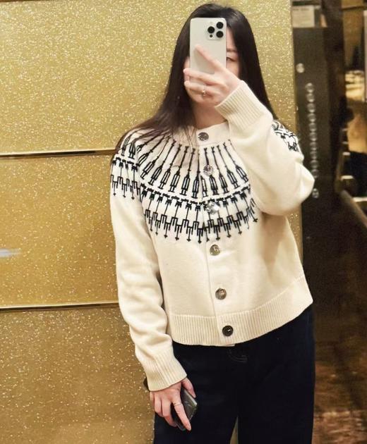 北欧风费尔岛毛衣 明星路演同款 轻盈舒适 进口羊毛面料 云朵般的触感 略带线条感的廓形 不臃肿不拖沓 商品图0