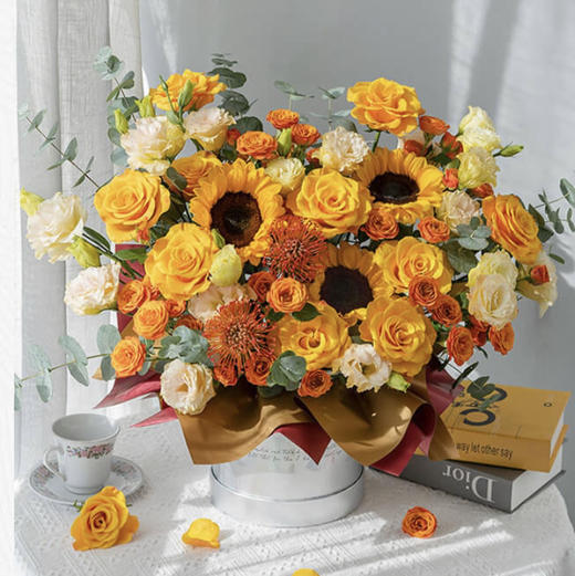 【前橙似锦】10枝辉煌玫瑰➕5枝橙色多头玫瑰➕3枝向日葵➕2枝红色烟花菊➕10枝香槟色多头桔梗➕新鲜配花配叶，高端大气时尚抱抱捅 商品图0