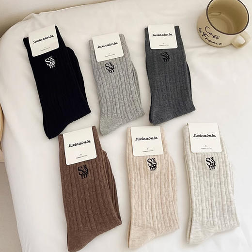 鹿鹿推荐• 美拉德堆堆袜！秋冬美拉德麻花纹针织刺绣中筒袜【贴身衣物不退不换】 商品图1