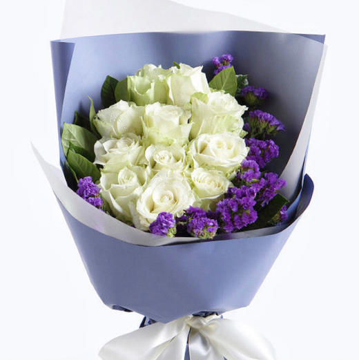 【倾城时光】11枝白玫瑰➕2枝紫色勿忘我➕新鲜配花配叶，精美时尚花束 商品图0