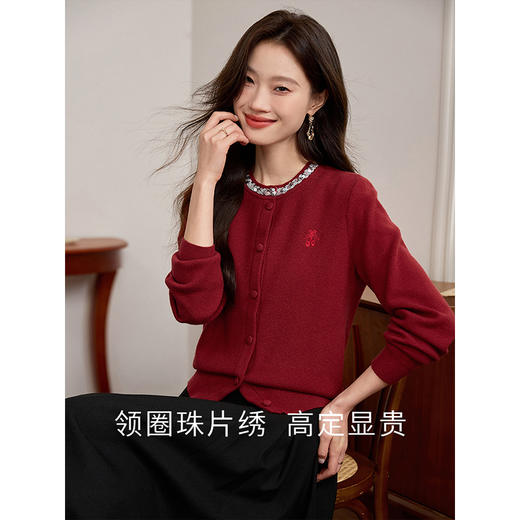 【年货节】熙世界氛围感珠片圆领针织外套女短款红色毛衣开衫2025新款秋冬 商品图1