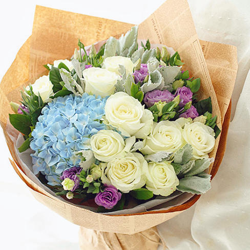 【金牛座守护者】11枝白玫瑰➕1枝浅蓝色绣球➕5枝紫色洋桔梗➕新鲜配花配叶，精品时尚大气花束 商品图0