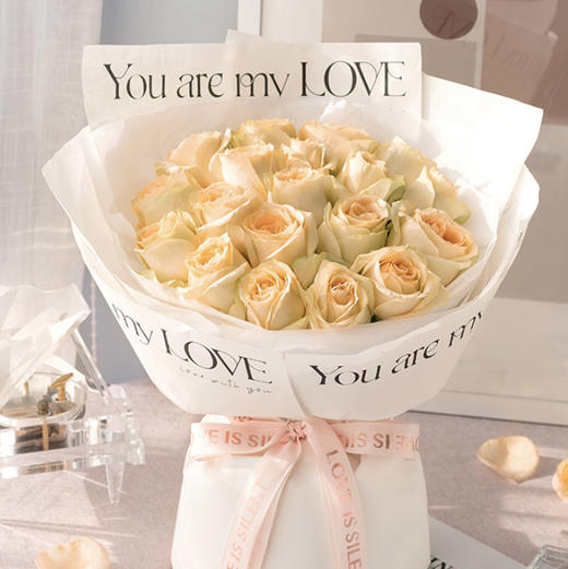 【有你真好002】19枝香槟玫瑰，精美大气时尚花束 商品图0