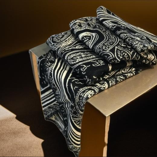 优品堂【墨玉青花】140×140方巾羊毛+拉绒双面围巾披肩两用 商品图3