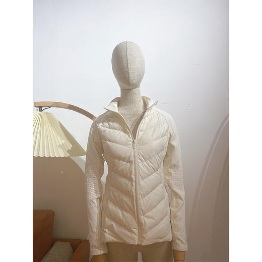 从“绒”入冬 拥抱温暖 无缝羽绒服 轻盈保暖 修身显瘦 品质鹅绒 蓬松柔软 商品图8