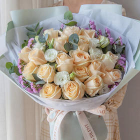 【钟情你】19枝香槟玫瑰➕5枝粉色勿忘我➕新鲜配花配叶，精品大气时尚花束