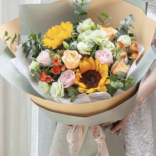 【爱如潮水】3枝香槟玫瑰➕2枝向日葵➕3枝粉色玫瑰➕3枝绿色洋桔梗➕2枝橙色多头玫瑰➕新鲜配花配叶，高端大气时尚花束 商品图0