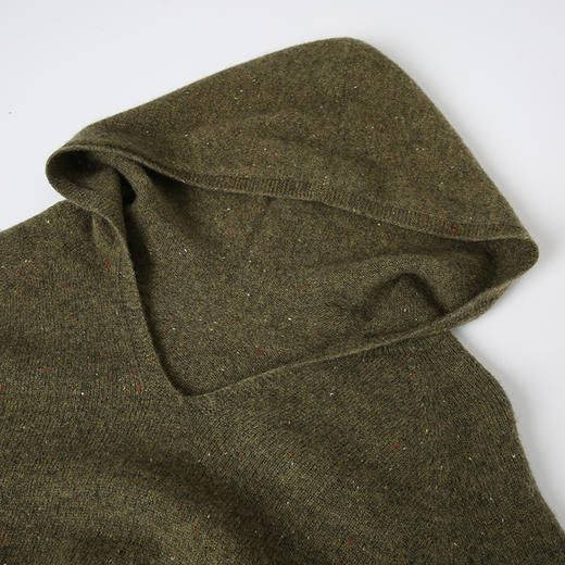 VIMAGE纬漫纪休闲连帽V领百搭橄榄绿纯羊毛针织衫冬季新款V2201833 商品图2