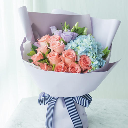 【蜜恋】11枝戴安娜玫瑰➕1枝蓝色绣球➕5枝紫色洋桔梗➕新鲜配花配叶，精品大气时尚花束 商品图0