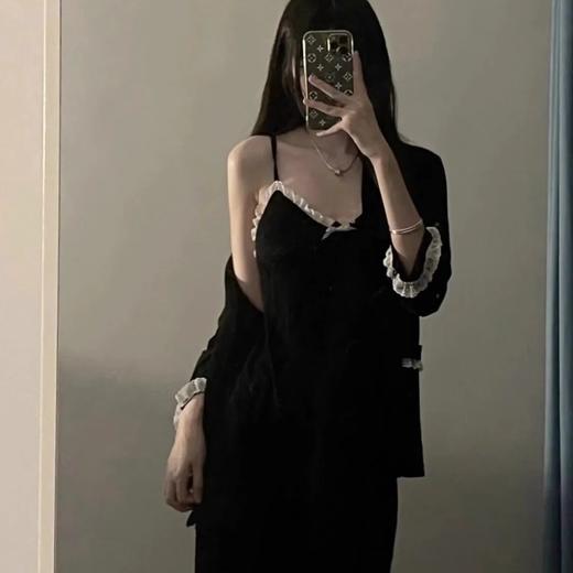 【法系性感吊带睡衣！三件套】缤纷甜美，高级感十足，法式风情十足的少女款睡衣三件套，春秋季节必备，让你尽情展现迷人身姿！ 商品图2