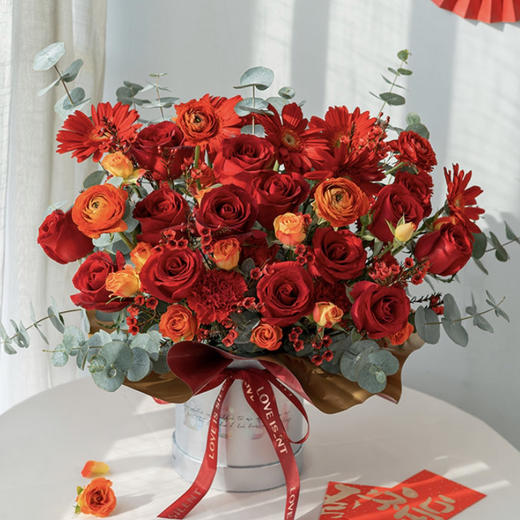 【幸运星】14枝红玫瑰➕4枝洋牡丹➕3枝橙色多头泡泡➕12枝康乃馨➕新鲜配花配叶，高端大气时尚抱抱桶 商品图0